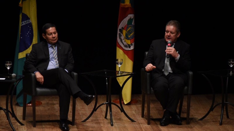 Ranolfo Vieira Júnior e general Mourão debatem Segurança Pública em evento na Capital