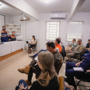 Reunião de pessoas da Defesa Civil do RS