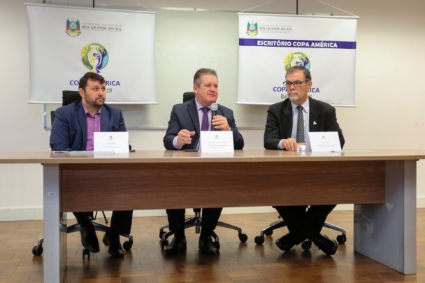 O vice-governador e secretário da Segurança Pública, Ranolfo Viera Júnior, abrindo o encontro com a imprensa