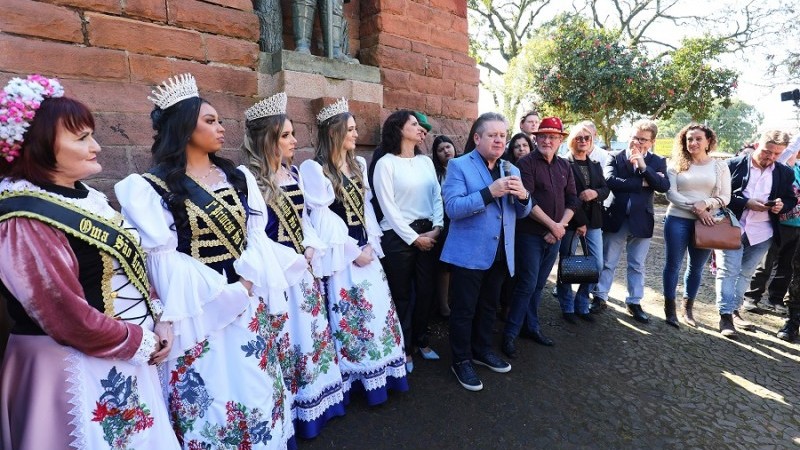 Ranolfo saudou a tradição das festividades e lembrou seus laços com a cidade, onde cursou a faculdade e atuou como delegado