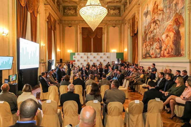Reunião que ocorre sempre na segunda quinta-feira de cada mês foi realizada no Salão Alberto Pasqualini do Palácio Piratini