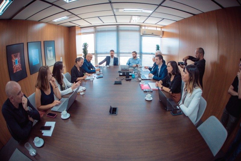 Gabinete de Projetos Especiais apresenta relatório sobre combate à evasão escolar e profissionalização de jovens ao governador